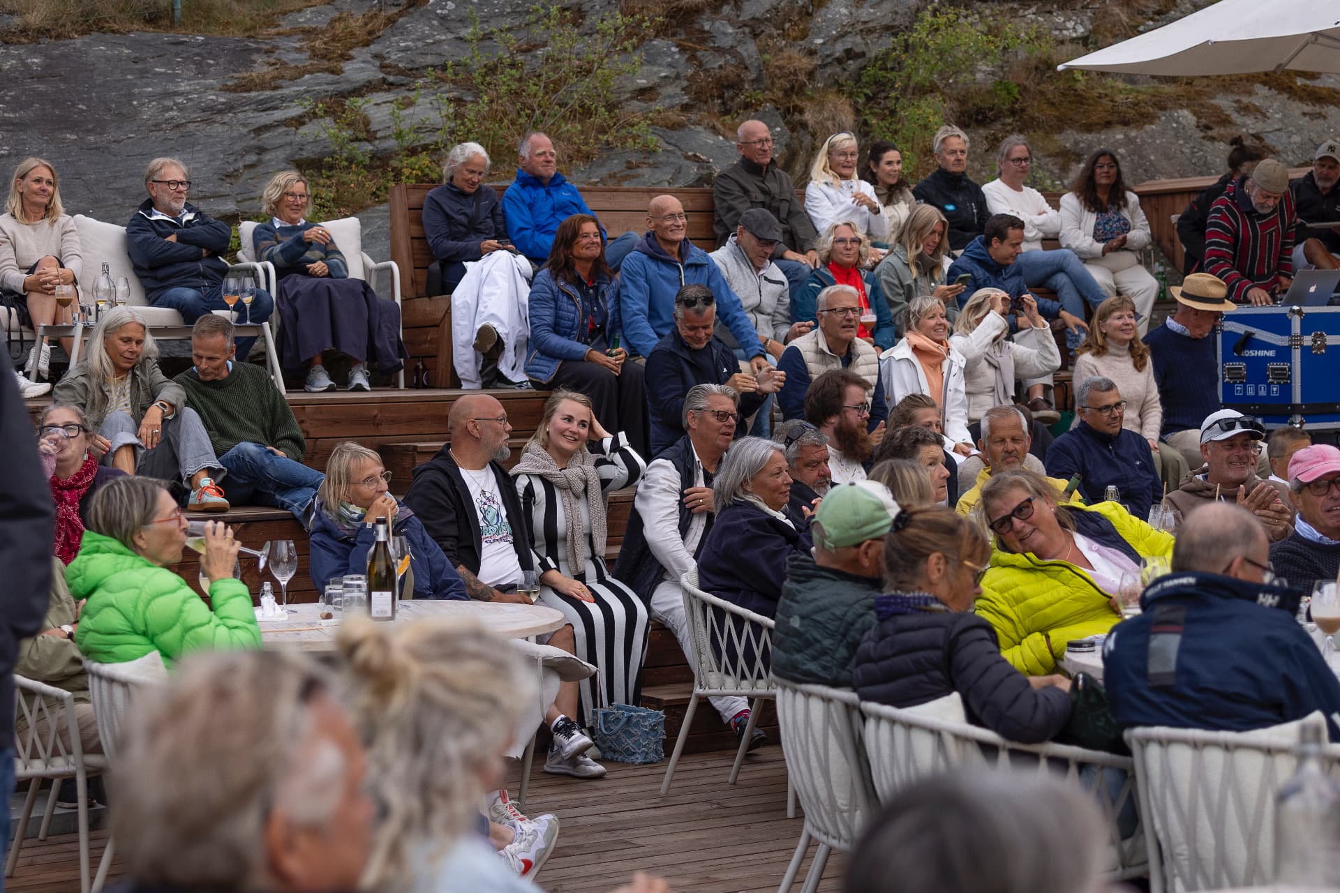 Publik vid en av sommarens artistkvällar